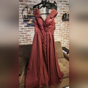 Chic Maroon Lace Prom Dress